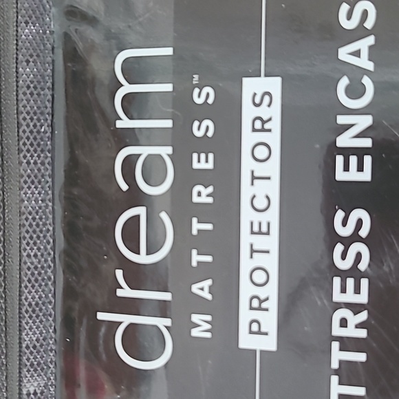 TOTAL ENCASEMENT KING SIZE DREAM MATTRESS PROTECTOR. - Picture 8 of 8